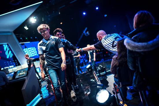 iQOO 15发布引领手机显卡新时代，起售价4199元